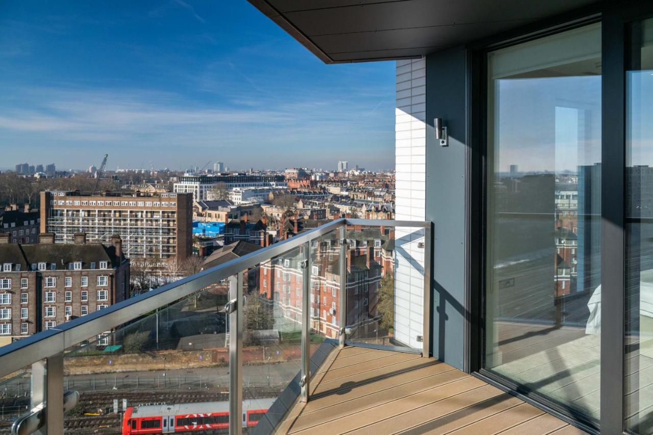 Modern Family Home Close To Victoria Station By Underthedoormat ロンドン エクステリア 写真